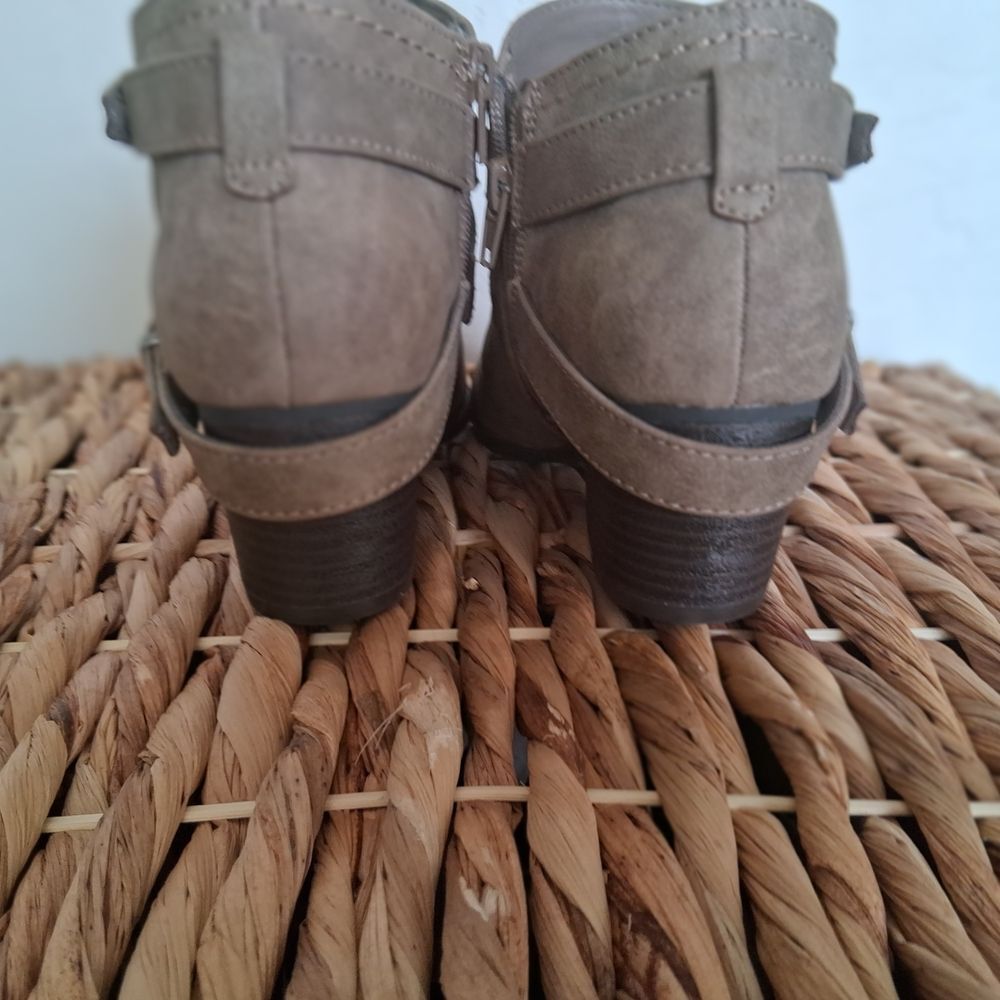 INDIGO RD SIZE 6.5M Taupe Suede-Look Strap Ankle Boots - Picture 4 of 7